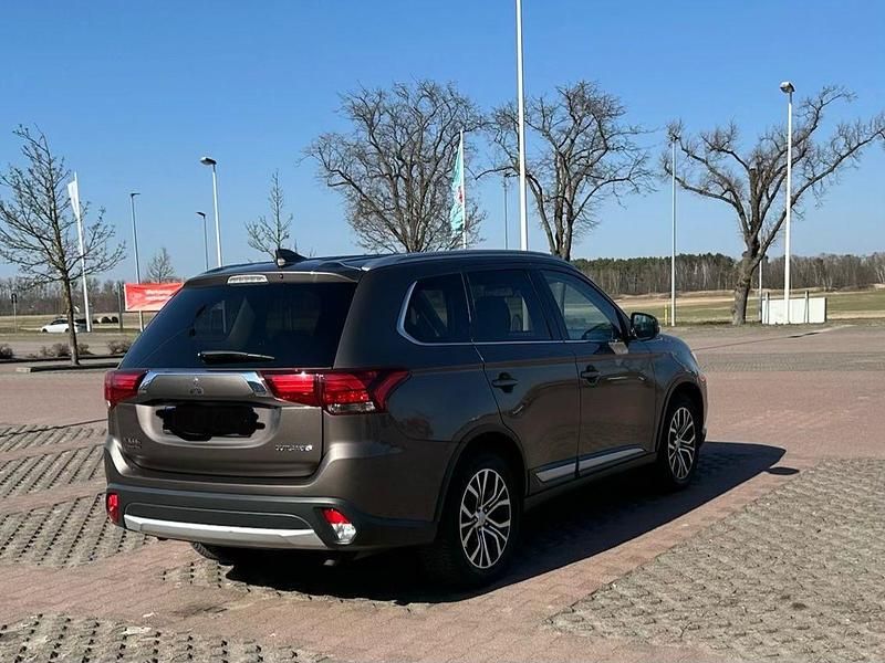 Gebraucht Mitsubishi Outlander 150 PS (110 kW) 2017 Braun SUV