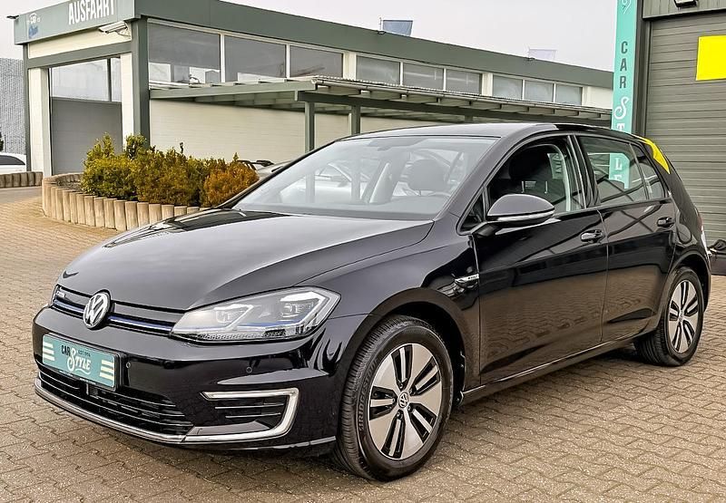 Gebraucht VW e-Golf 100 kW (136 PS) 2020 Schwarz metallic Kleinwagen