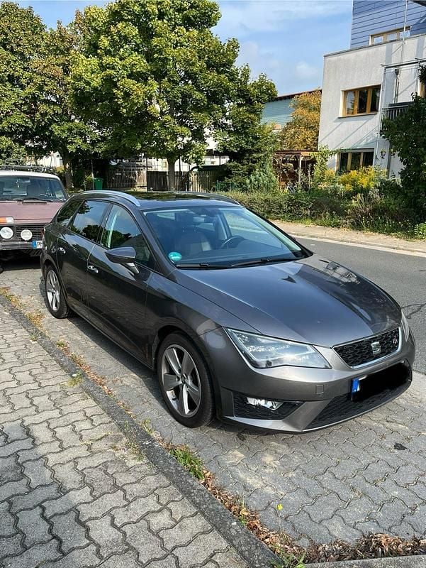 Grau Gebraucht 2016 Seat Leon ST FR Kombi | 10.500 € (Superpreis) - Bild 1/4