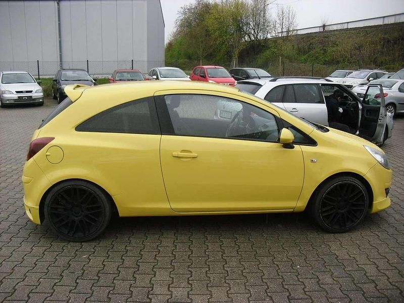 Gebraucht Opel Corsa Selection 87 PS (63 kW) 2010 Gelb Kleinwagen