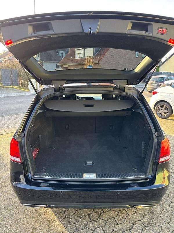Gebraucht Mercedes E220 Avantgarde 170 PS (125 kW) 2016 Schwarz Kombi