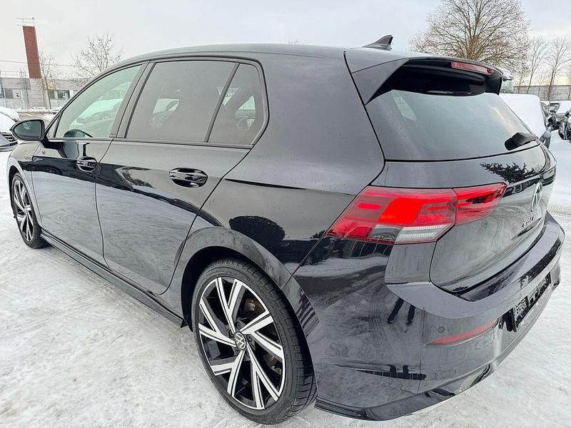 Gebraucht VW Golf VIII R-line 150 PS (110 kW) 2022 Schwarz Limousine