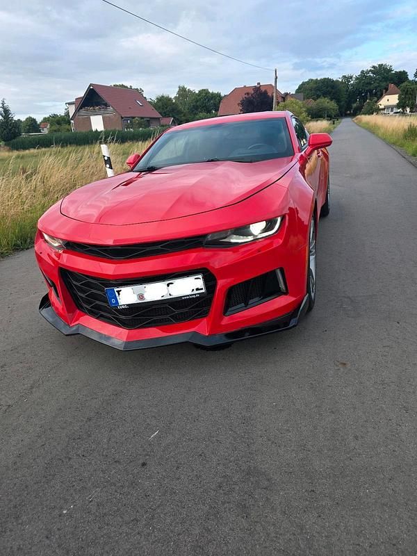 Rot Gebraucht 2018 Chevrolet Camaro Coupé | 23.000 € (Fairer Preis) - Bild 1/4