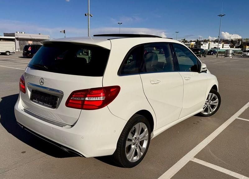 Gebraucht Mercedes B220 Urban 184 PS (135 kW) 2016 Weiß Van / Kleinbus