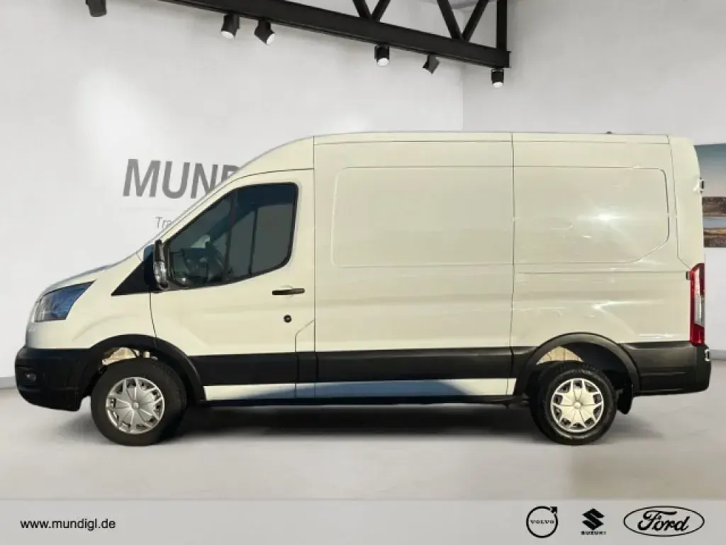Gebraucht Ford Transit Trend 131 PS (96 kW) 2022 Frostweiß Van
