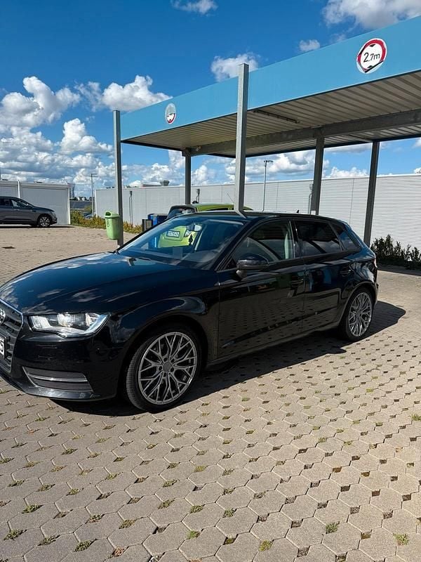 Schwarz Gebraucht 2013 Audi A3 Limousine | 8.200 € (Guter Preis) - Bild 1/4
