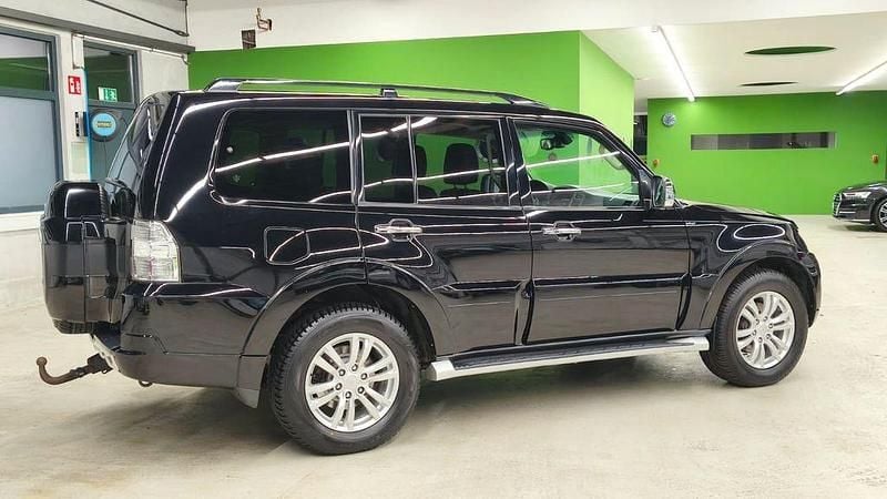 Schwarz Gebraucht 2016 Mitsubishi Pajero Diamant Edition SUV | 29.100 € (Guter Preis) - Bild 1/4