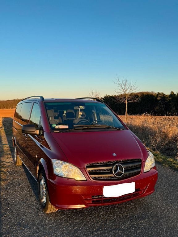 Rot Gebraucht 2011 Mercedes Vito Van / Kleinbus | 7.500 € (Etwas zu teuer) - Bild 1/4