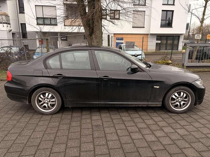 Gebraucht BMW 318 143 PS (105 kW) 2008 Schwarz Limousine
