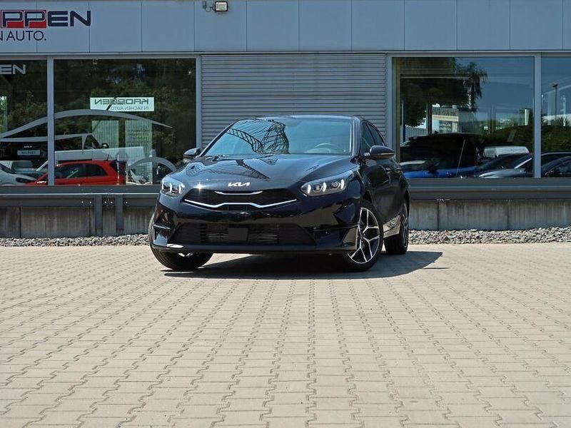 Neu Kia Ceed Style 140 PS (102 kW) 2025 Schwarz Kleinwagen