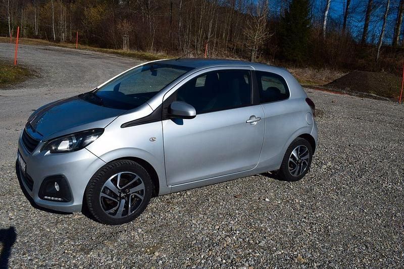 Gebraucht Peugeot 108 Active 82 PS (60 kW) 2014 Silber Kleinwagen