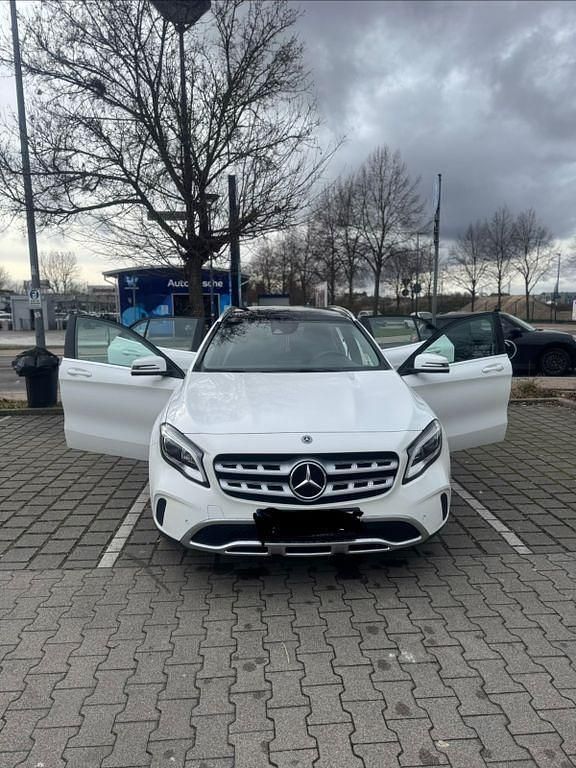 Gebraucht Mercedes GLA200 156 PS (114 kW) 2019 Weiß SUV