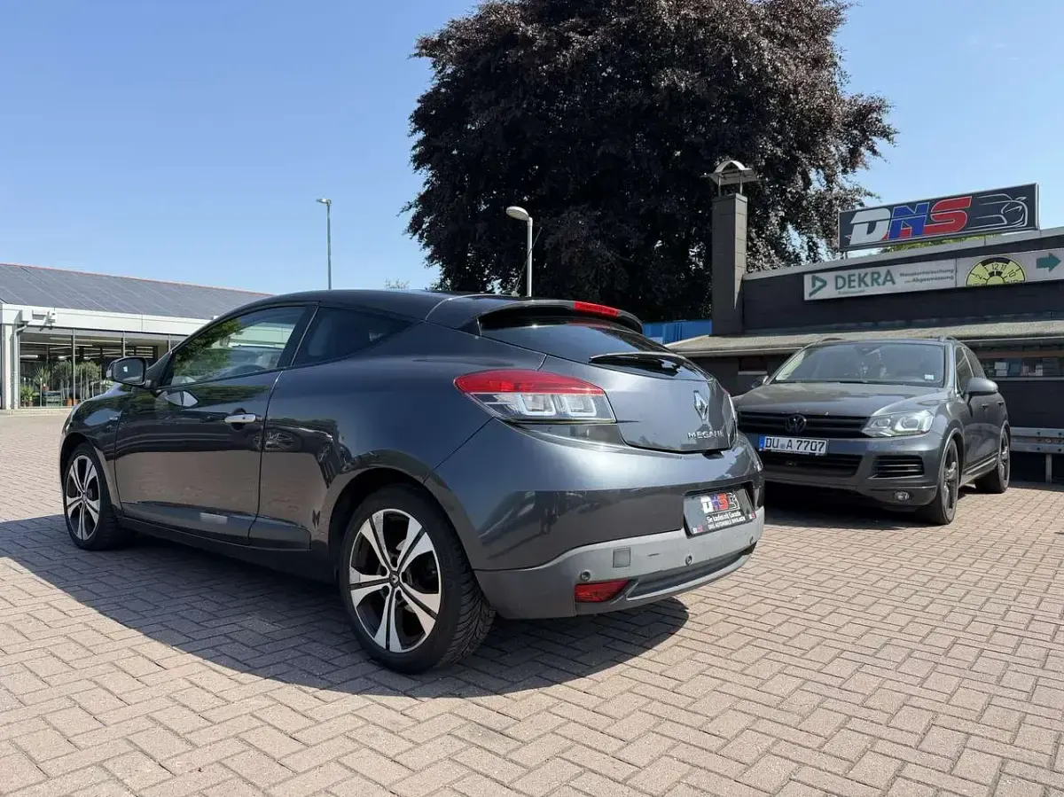 Gebraucht Renault Mégane Coupé Bose Edition 131 PS (96 kW) 2011 Grau eclipse Coupé