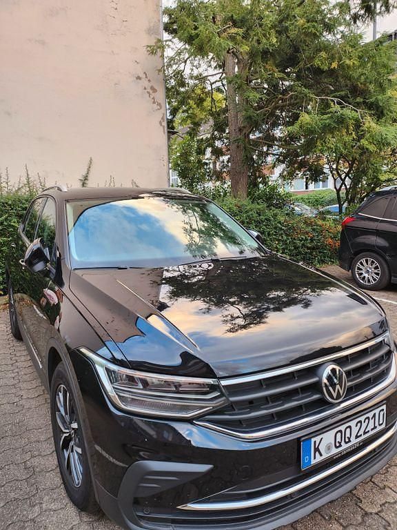 Schwarz Gebraucht 2020 VW Tiguan SUV | 23.500 € (Superpreis) - Bild 1/4