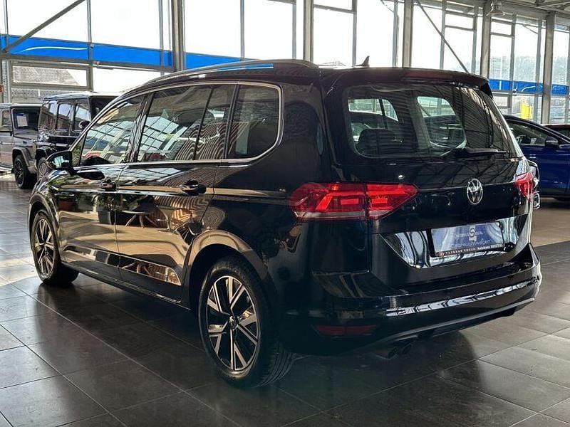 Gebraucht VW Touran Highline 150 PS (110 kW) 2021 Schwarz Van / Kleinbus
