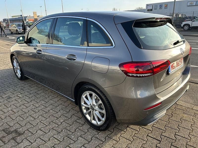 Gebraucht Mercedes B200 Progressive 163 PS (119 kW) 2020 Grau Van / Kleinbus