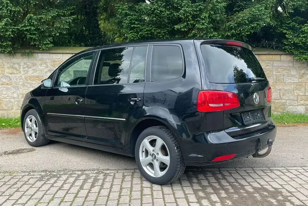 Gebraucht VW Touran Highline 140 PS (102 kW) 2011 Schwarz Van / Kleinbus