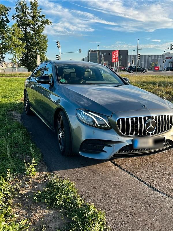 Gebraucht Mercedes E220 AMG line 194 PS (142 kW) 2018 Limousine
