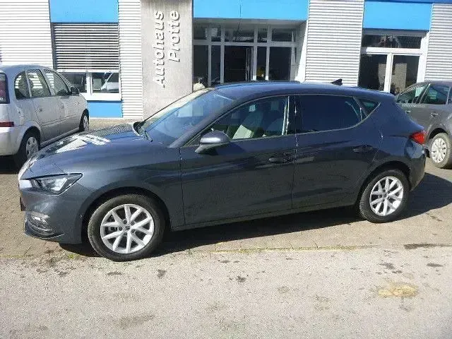 Gebraucht Seat Leon Style 131 PS (96 kW) 2024 "magnetic tech" Limousine