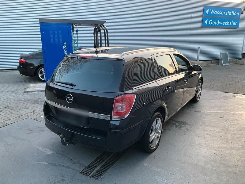 Gebraucht Opel Astra 110 PS (80 kW) 2010 Schwarz Kombi