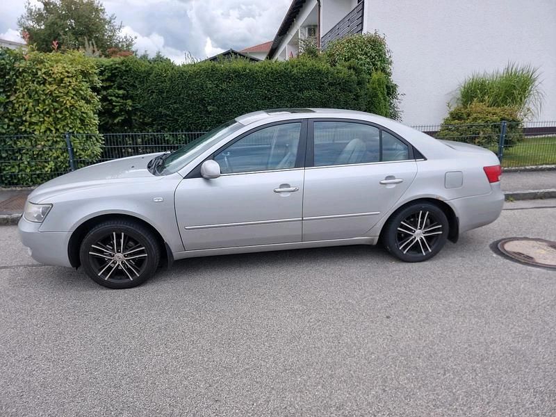 Grau Gebraucht 2005 Hyundai Sonata Limousine | 2.000 € (Fairer Preis) - Bild 1/4