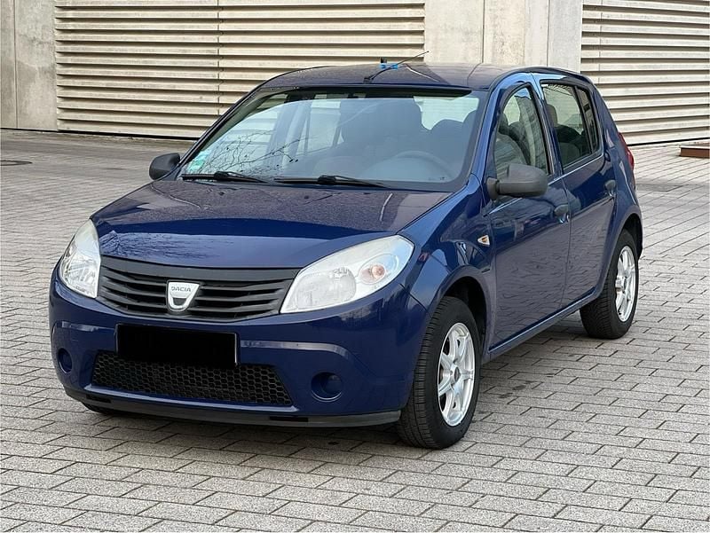 Second-hand Dacia Sandero 75 CP (55 kW) 2010 Albastru Berlinǎ