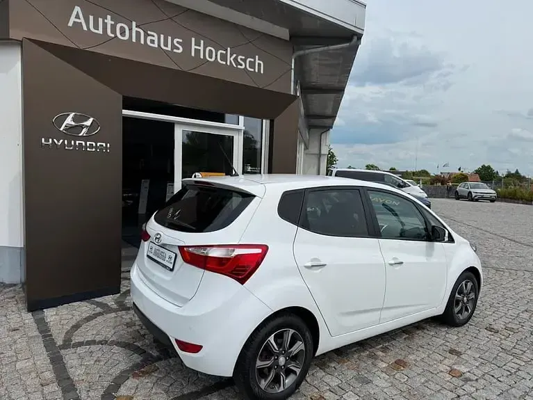 Gebraucht Hyundai ix20 Space Plus 90 PS (66 kW) 2018 Polar white / sol Kleinwagen