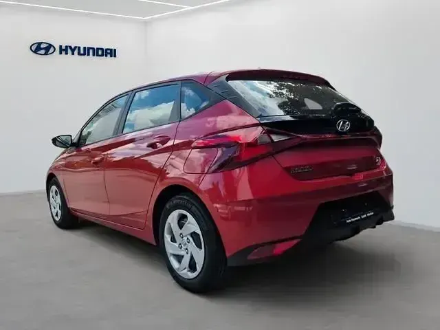 Gebraucht Hyundai i20 Select 84 PS (61 kW) 2022 Dragon red Kleinwagen