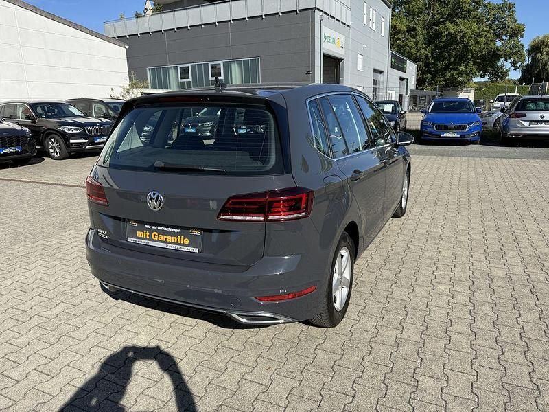 Gebraucht VW Golf Sportsvan Highline 150 PS (110 kW) 2020 Uranograu/cinza urano Van / Kleinbus