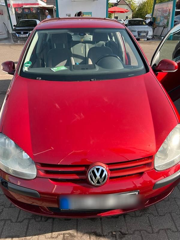 Rot Gebraucht 2004 VW Golf V Limousine | 900 € (Superpreis) - Bild 1/4