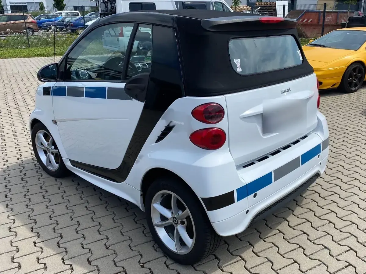 Gebraucht Smart ForTwo Cabrio 84 PS (61 kW) 2012 Weiß Cabrio