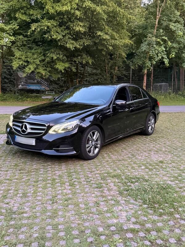 Schwarz Gebraucht 2013 Mercedes E250 Limousine | 13.500 € (Fairer Preis) - Bild 1/4