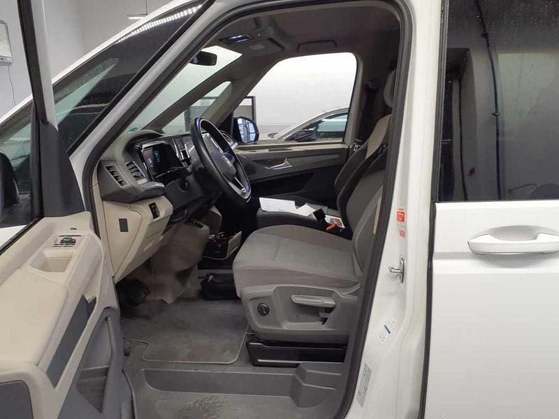 Gebraucht VW Multivan Life 150 PS (110 kW) 2023 Weiß Van
