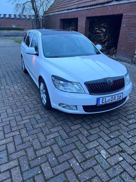 Weiß Gebraucht 2011 Skoda Octavia Sport Kombi | 3.300 € (Guter Preis) - Bild 1/4