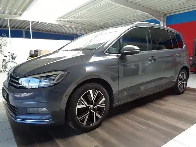 Gebraucht VW Touran Highline 150 PS (110 kW) 2021 Delfingrau metallic Van / Kleinbus