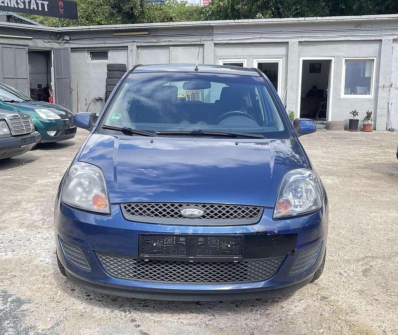 Gebraucht Ford Fiesta 80 PS (58 kW) 2008 Blau Kleinwagen