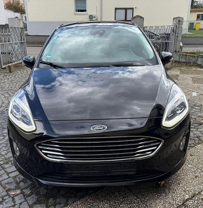 Gebraucht Ford Fiesta Titanium 101 PS (74 kW) 2018 Schwarz Kleinwagen