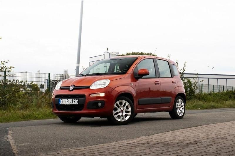Rot Gebraucht 2012 Fiat Panda Kleinwagen | 3.400 € (Fairer Preis) - Bild 1/4