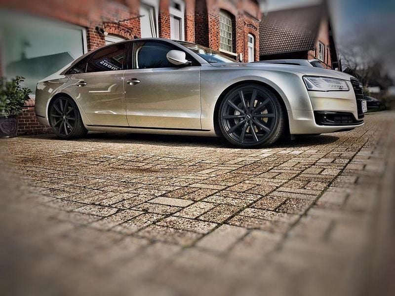 Gelb Gebraucht 2015 Audi A8 Ambiente Limousine | 19.850 € (Superpreis) - Bild 1/4