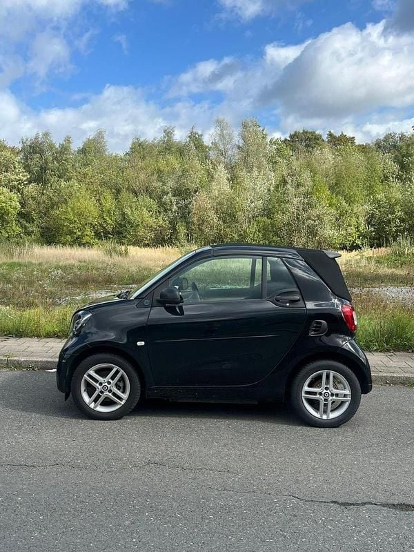 Schwarz Gebraucht 2020 Smart ForTwo Electric Drive Cabrio | 9.890 € (Guter Preis) - Bild 1/4