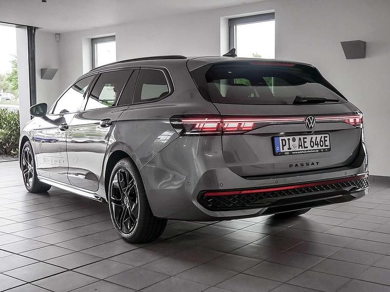 Gebraucht VW Passat R-line 272 PS (200 kW) 2024 Diabasgrau metallic Kombi