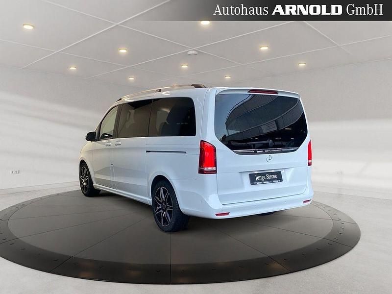 Gebraucht Mercedes V220 AMG line 163 PS (119 kW) 2023 Weiß (bergkristallweiß) Van / Kleinbus