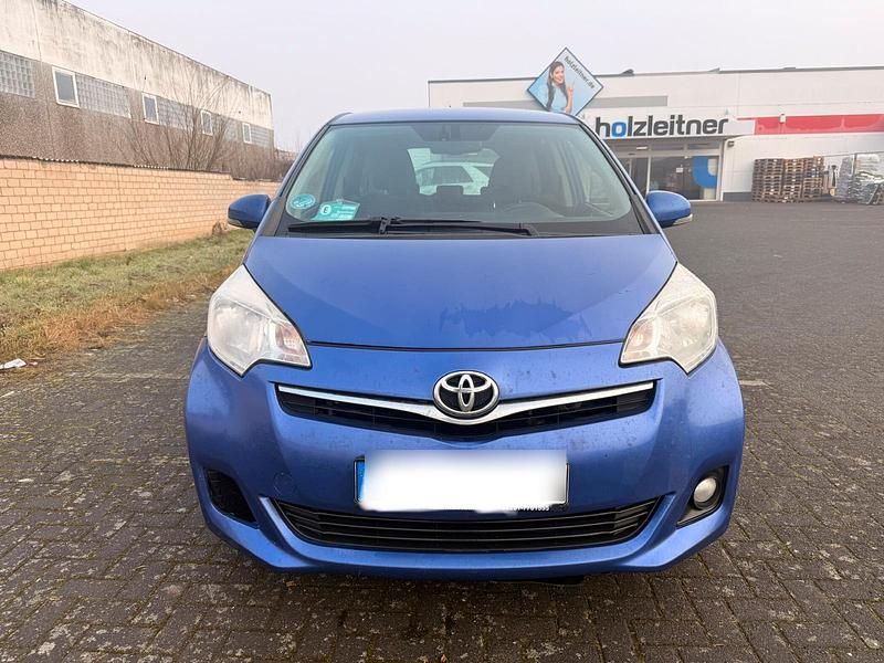 Gebraucht Toyota Verso-S 90 PS (66 kW) 2013 Andere farben Van / Kleinbus