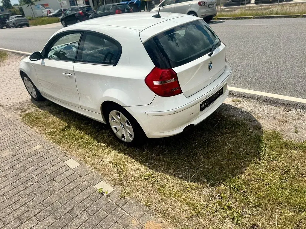Gebraucht BMW 116 122 PS (89 kW) 2009 Weiß Kleinwagen