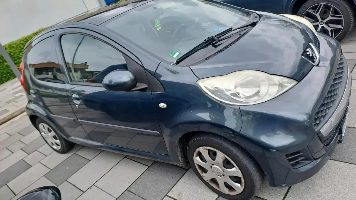 Gebraucht Peugeot 107 68 PS (50 kW) 2009 Schwarz Kleinwagen