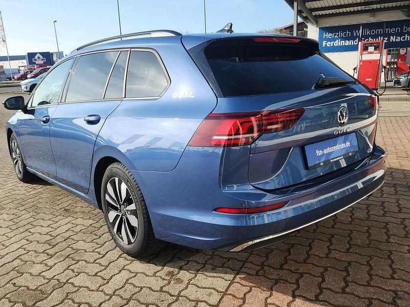 Gebraucht VW Golf VIII 150 PS (110 kW) 2025 Anemonenblau metallic Kombi