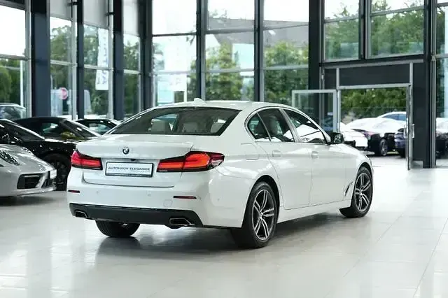 Gebraucht BMW 540 Performance 340 PS (250 kW) 2022 Mineralweiss metallic Limousine