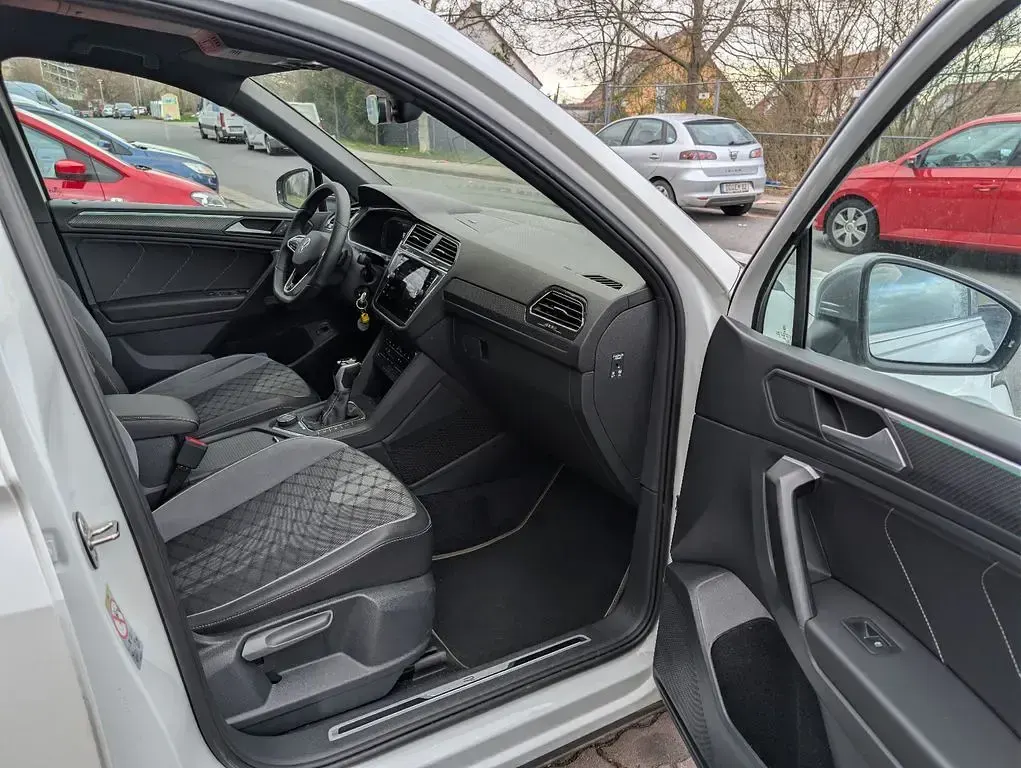 Gebraucht VW Tiguan Allspace R-line 190 PS (139 kW) 2023 Weiß SUV