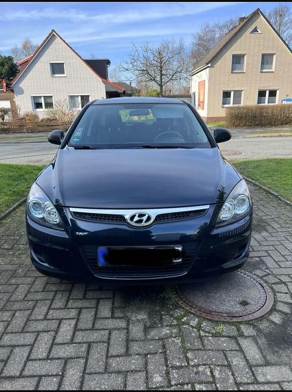 Gebraucht Hyundai i30 90 PS (66 kW) 2011 Schwarz Limousine