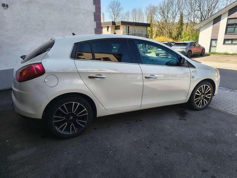 Gebraucht Fiat Bravo Street 120 PS (88 kW) 2014 Weiß Kleinwagen